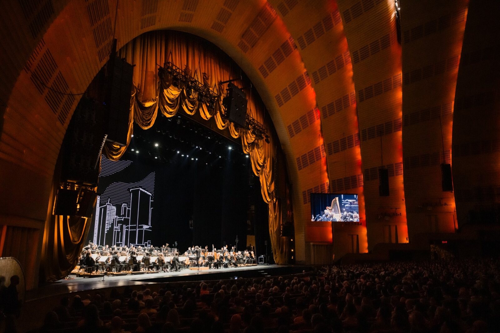 Снимки: Chris Lee/Brandon Patoc for the New York Philharmonic